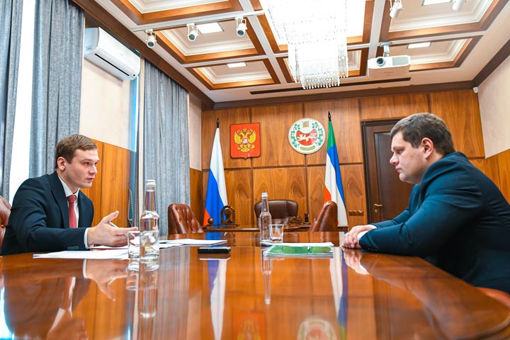 Министр Лебедев отчитался перед главой Хакасии 