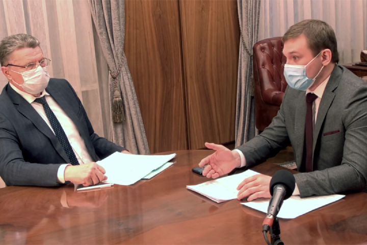 Главу Хакасии и министра строительства спросили за гигантские суммы по отоплению 