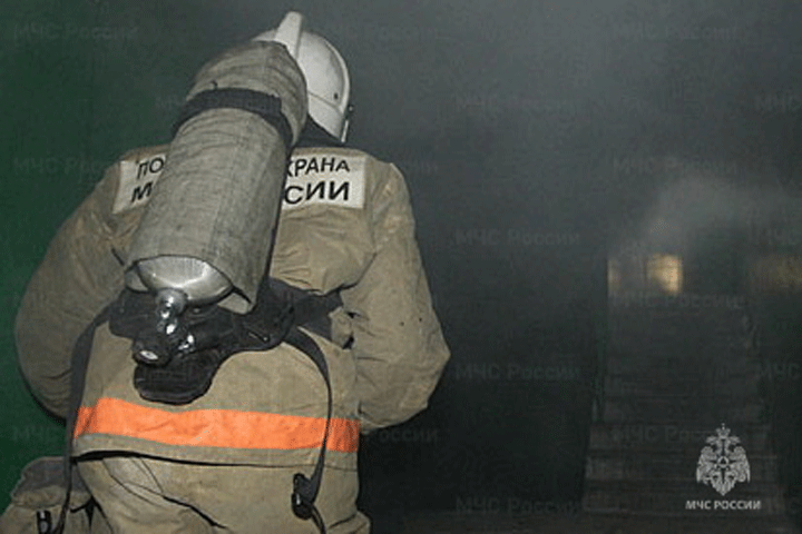 Две бани, надворные постройки и дом горели в Хакасии субботним вечером