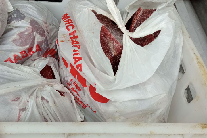 Корма и мясо продолжают перевозить по Хакасии без документов