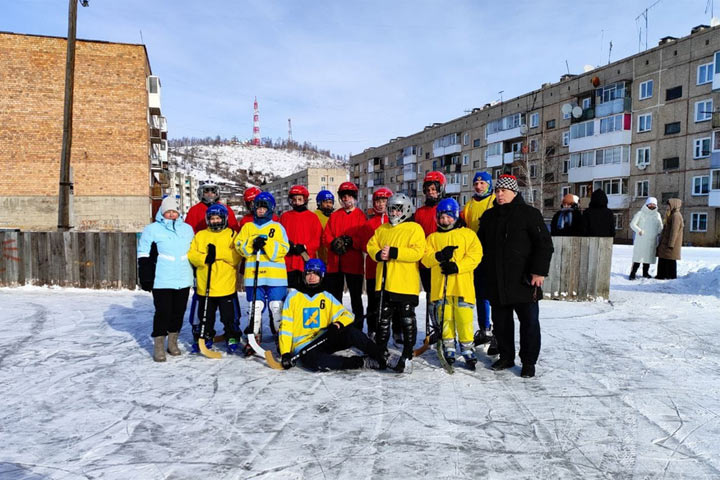 Юные хоккеисты вышли на «Звенящий лед» в Сорске 
