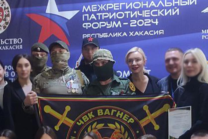 Надежда Узунова выступает на патриотическом форуме и в ус не дует 
