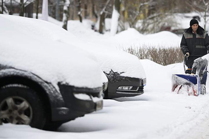  Эксперт рассказал, почему опасно оставлять автомобиль под снегом на долгое время