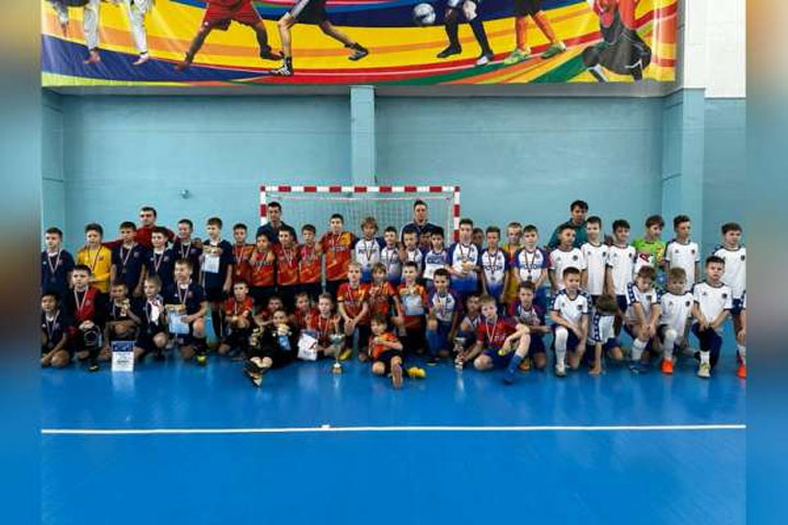 Спортсмены из Хакасии показали мастерство на турнире по мини-футболу