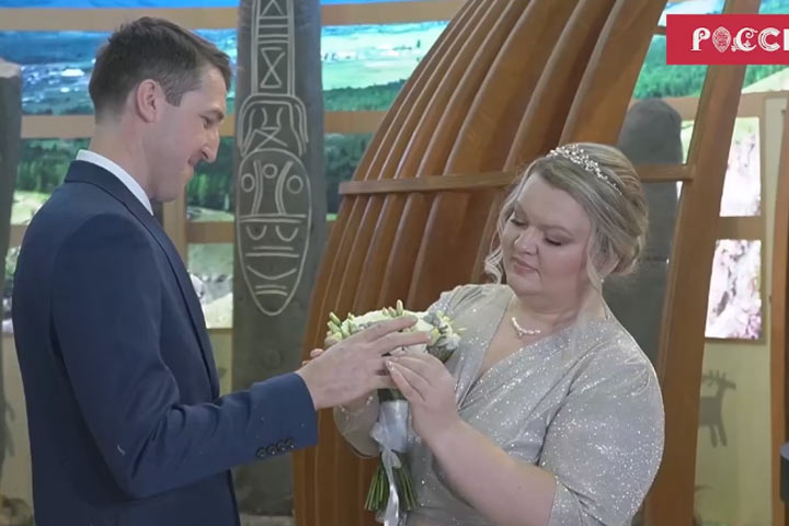 Пара из Хакасии зарегистрировала брак на ВДНХ 