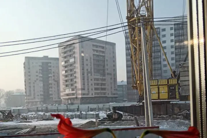 Упадет ли башенный кран на ул. Кравченко в Абакане?