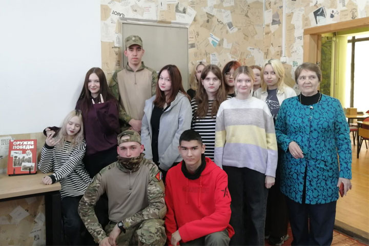 Школьники Абакана пролистали страницы военной истории России