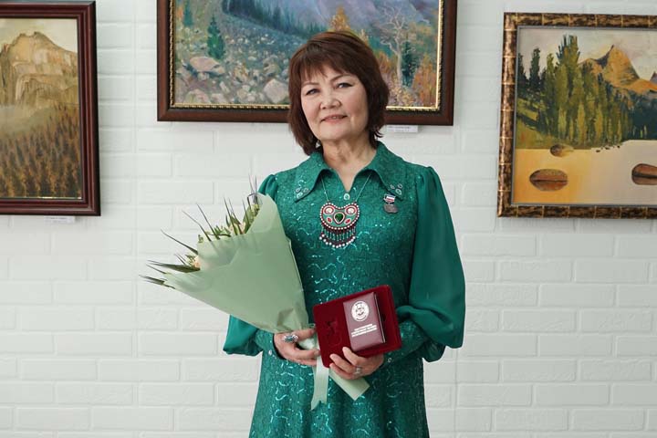 Почетное звание «Народная артистка Хакасии» присвоено Степаниде Саможиковой
