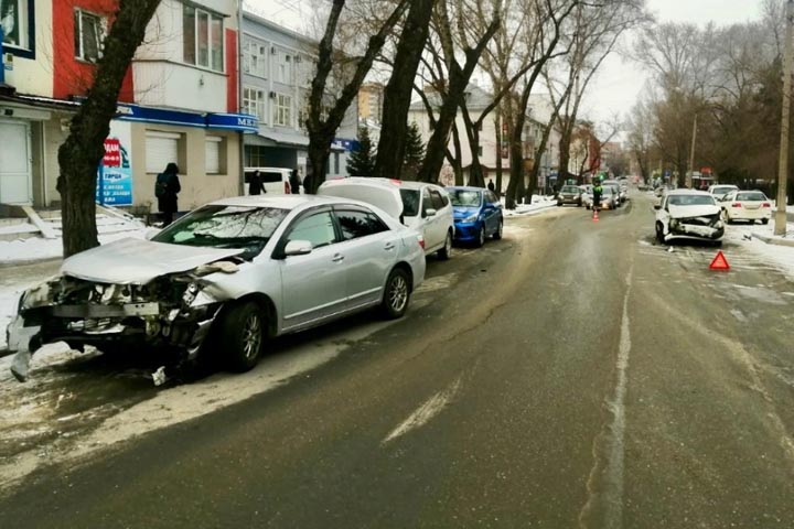 В Абакане по Вяткина столкнулись две «Тойоты», пострадали пассажиры