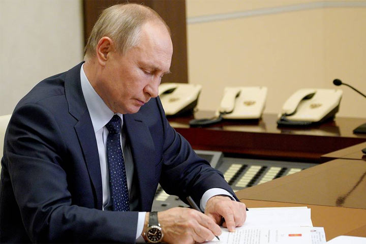 Путин утвердил уголовное наказание за фейки о работе госорганов РФ за рубежом