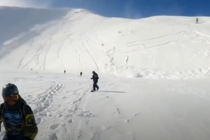 В Приисковом лавина едва не оборвала жизнь сноубордиста