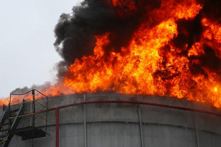 Массированная атака ВСУ на «нефтянку»: БПЛА сжигают российское топливо