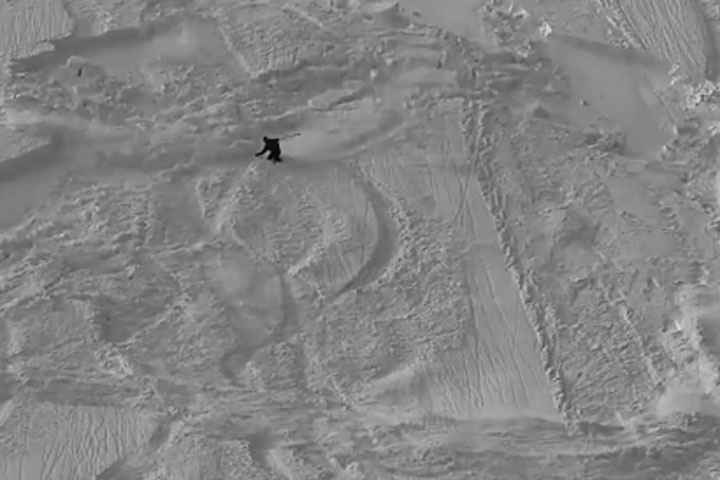 «Ты уронил полгоры!» - в Хакасии засняли сход лавины на лыжника