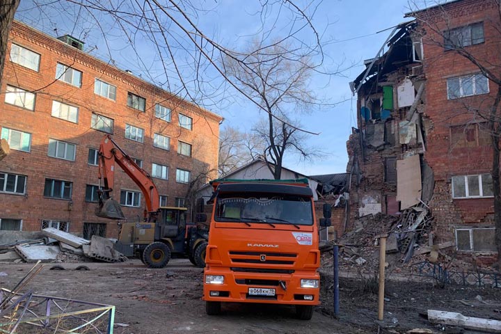 В Черногорске продолжают разбирать завалы рухнувшего общежития