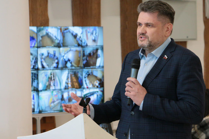 Сенатор Жуков выступил перед волонтерами Центра общественного наблюдения за выборами