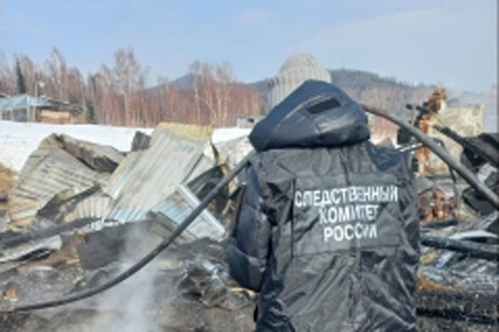 В Хакасии СК устанавливает причину гибели на пожаре матери с сыном
