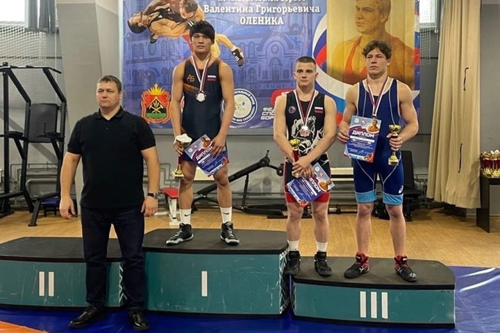 Спортсмен из Хакасии победил на всероссийских соревнованиях по греко-римской борьбе