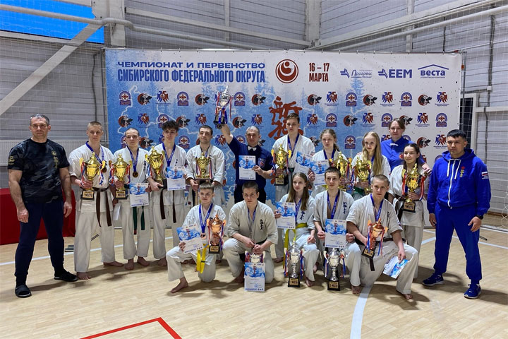 Спортсмены Хакасии взяли награды первенства Сибири по киокусинкай