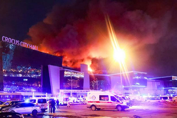Теракт в Подмосковье: «Крокус Сити» в огне, стреляли из автоматов. 40 погибших. Ищут белый «Рено». Онлайн