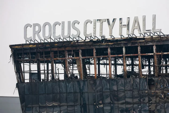 Как «Крокус Сити Холл» выглядит утром после теракта. Фоторепортаж