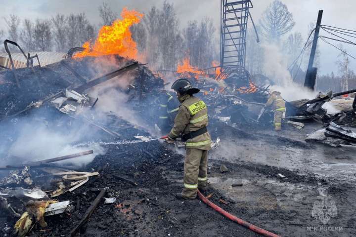 Пожар в цехе с пиломатериалами потушили в Красноярском крае 