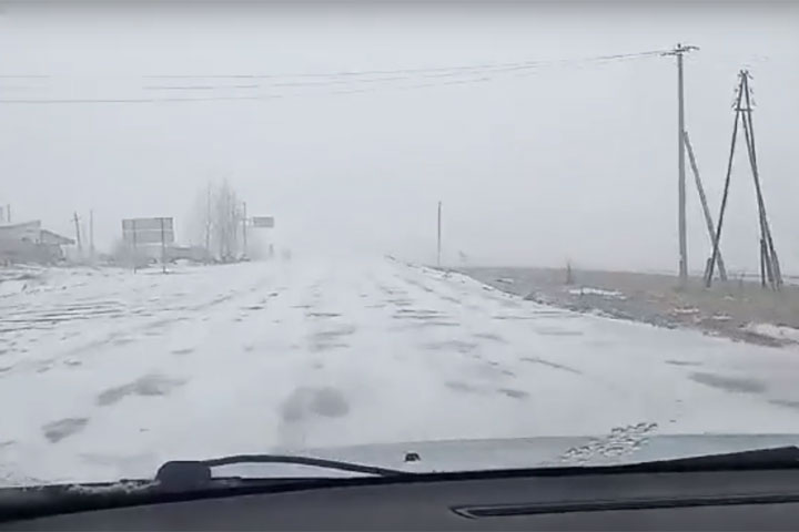 Водителей Хакасии предупредили о скользкой дороге 
