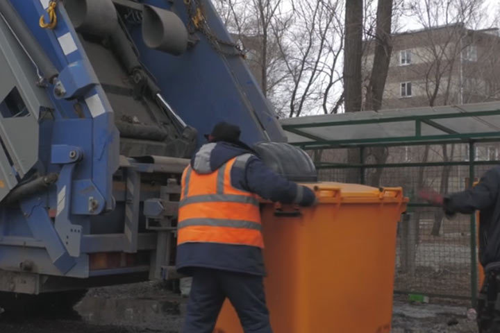 Оранжевые контейнеры впервые собрали в Саяногорске