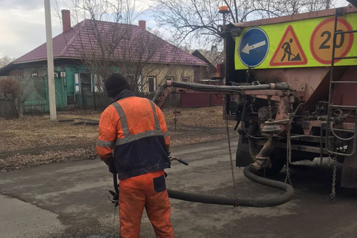 В столице Хакасии стартовал ямочный ремонт