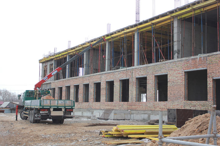 В Аскизе продолжается строительство современной школы