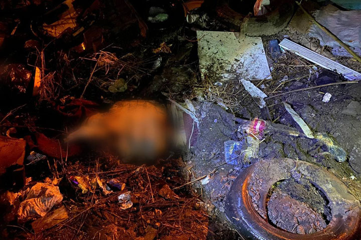 Подростки нашли на мусорке перемотанный скотчем труп