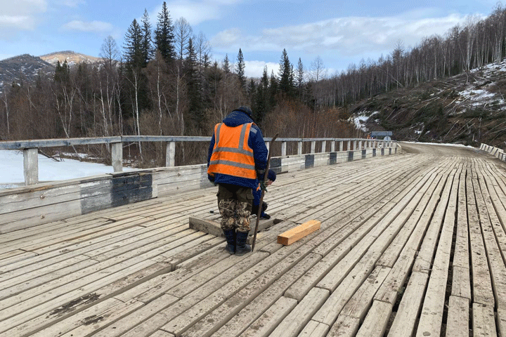 В Ширинском районе ведется строительство моста на замену аварийному