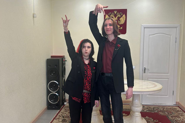 В Саяногорске зарегистрировали необычную пару