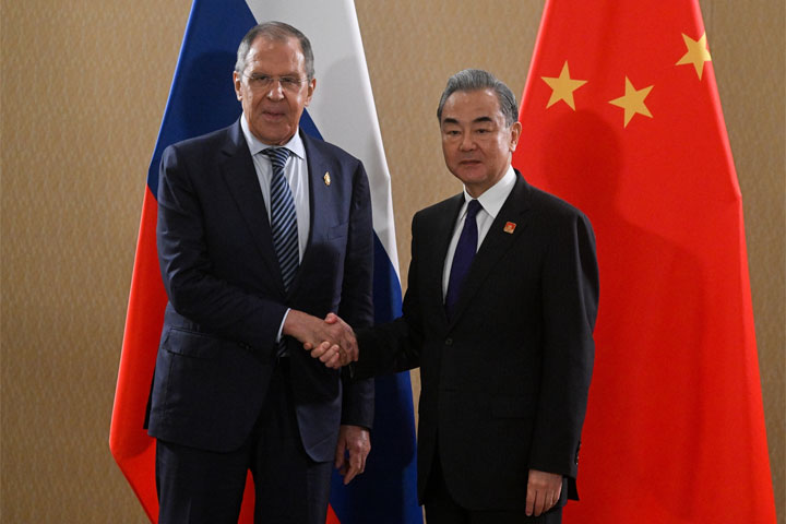 Переговоры Сергея Лаврова и Ван И начались в Китае