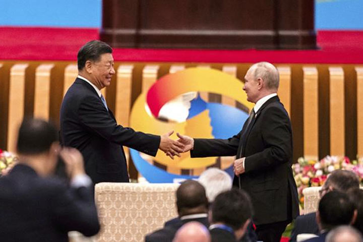 Путин посетит Китай после инаугурации. У Си Цзиньпина есть план «Спина к спине»