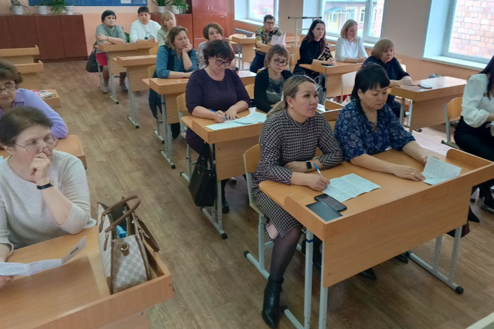 Учителя в Хакасии продолжают готовиться к ОГЭ