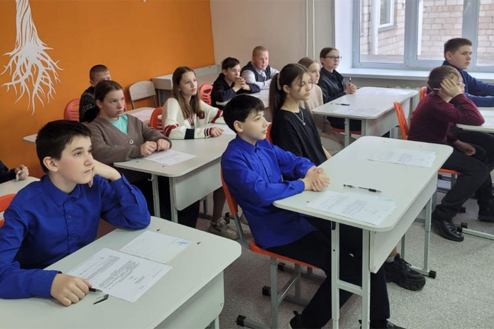 Школьники Алтайского района продолжают писать Всероссийские проверочные работы