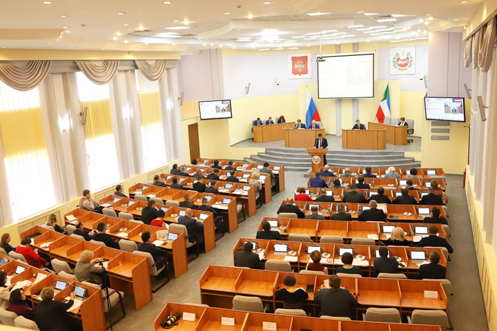 Заявление Штыгашева и доклад Ольги Лях - чего ждать от сессии парламента Хакасии 