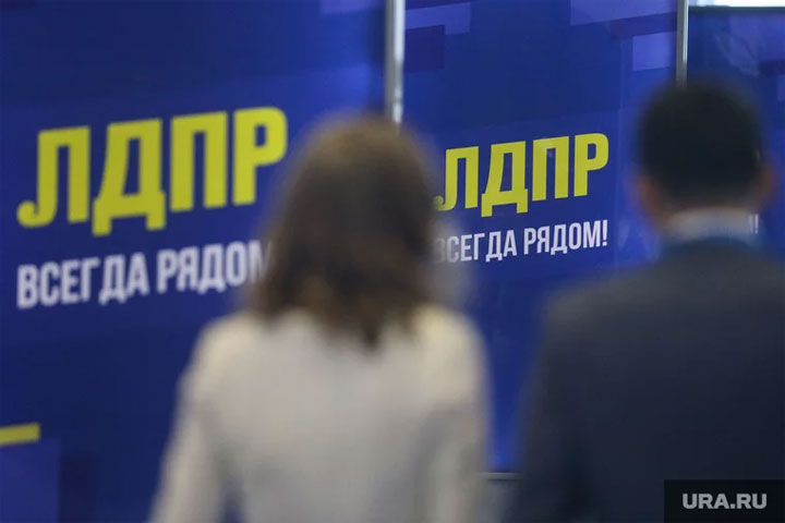 «Ведомости»: ЛДПР планирует слиться с «Партией дела»
