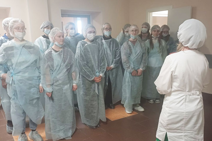 Усть-Абаканская больница провела экскурсию для школьников