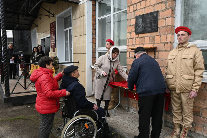 В Бейском филиале Черногорского горно-строительного техникума почтили память погибшего выпускника