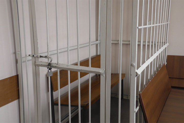 Жителя Саяногорска осудили за избиение 16-летнего сына