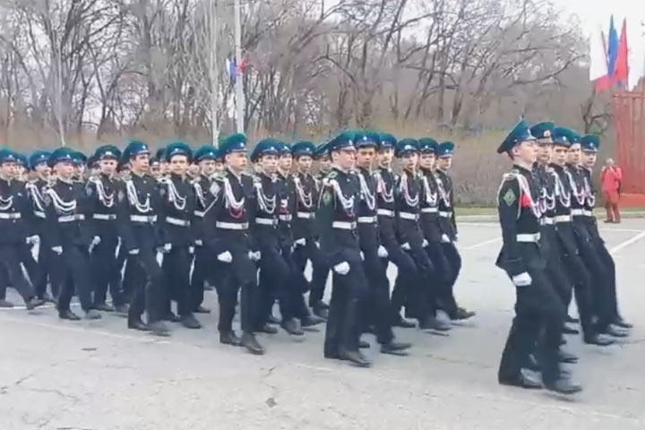 На Первомайской площади в Абакане прошла генеральная репетиция парада Победы - видео