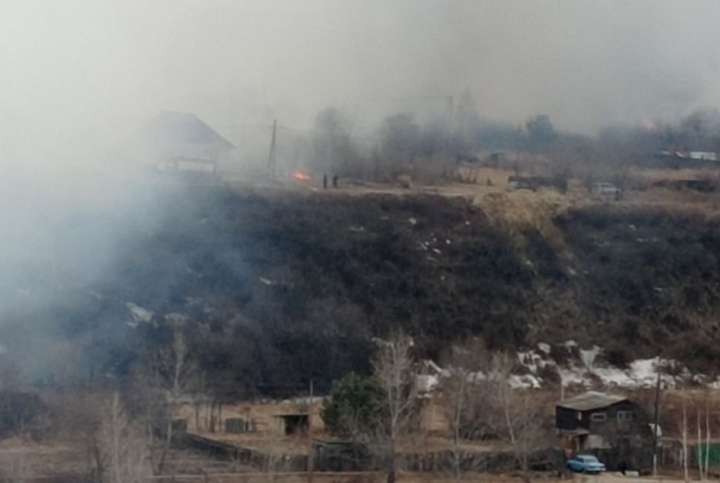 В Хакасии очевидцы сообщают о пожаре на дачах