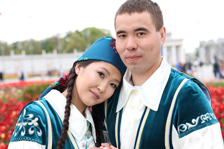 Влюбленная пара из Хакасии зарегистрировала брак на выставке «Россия»
