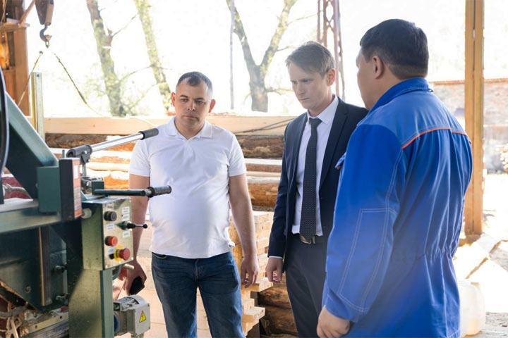В Усть-Абакане открылся комбинат по лесопереработке