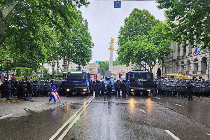 Полянский указал на схожесть протестов в Тбилиси и киевского Майдана