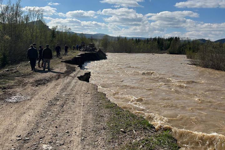 В Орджо всю ночь восстанавливали дамбу 