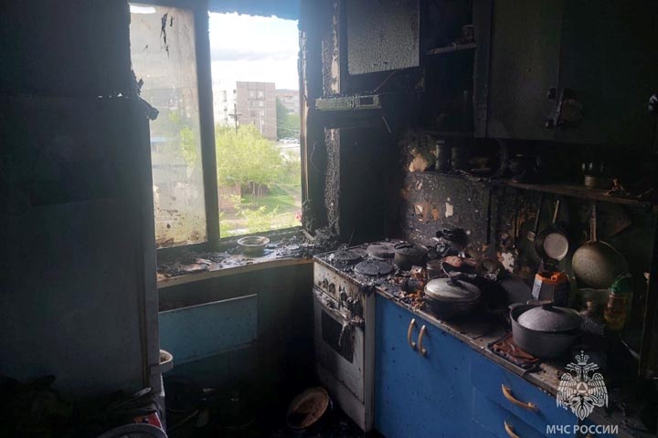 В Черногорске едва спасли женщину, которая уснула, оставив сковороду на плите