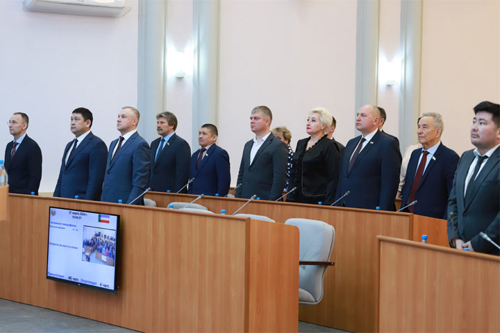  Заседание Верховного Совета Хакасии: Сокол выпускает иглы