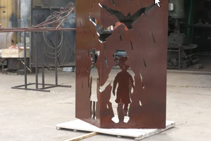  «Живи» - стелу пропавшим детям установят в Саяногорске